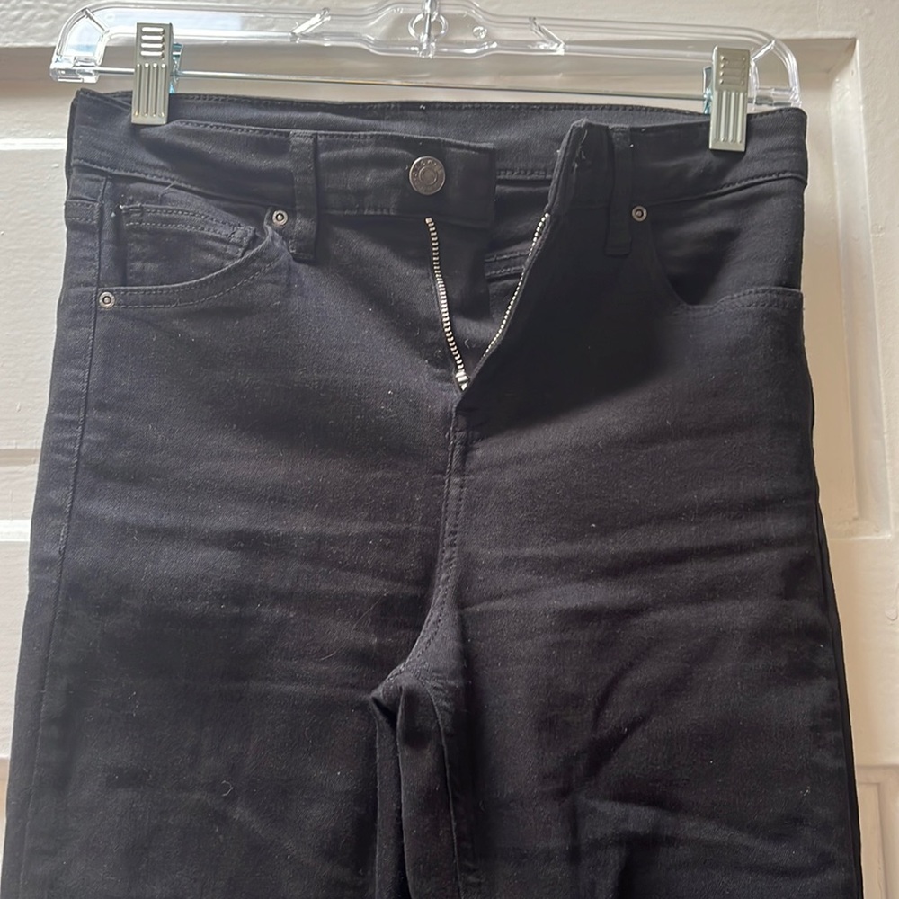 Skinny cropped black jeans